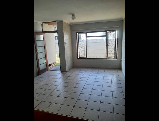 2 BEDROOM PROPERTY TO RENT IN GOODWOOD CENTRAL